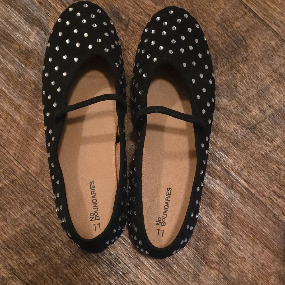 No Boundaries Black Flats with Silver Dots